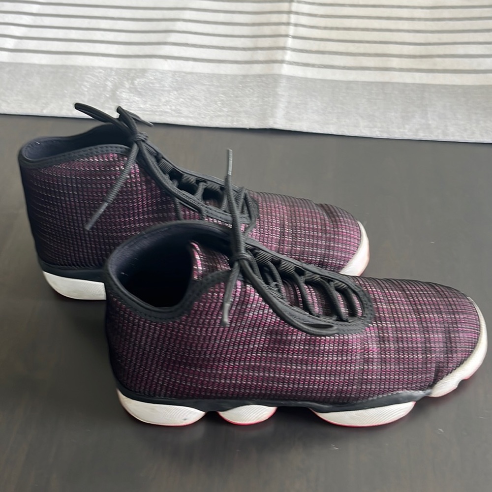 Jordan Horizon Sneakers